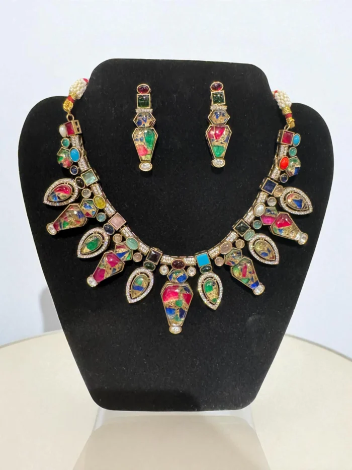 Regal Monalisa Shaded Stone Necklace Set